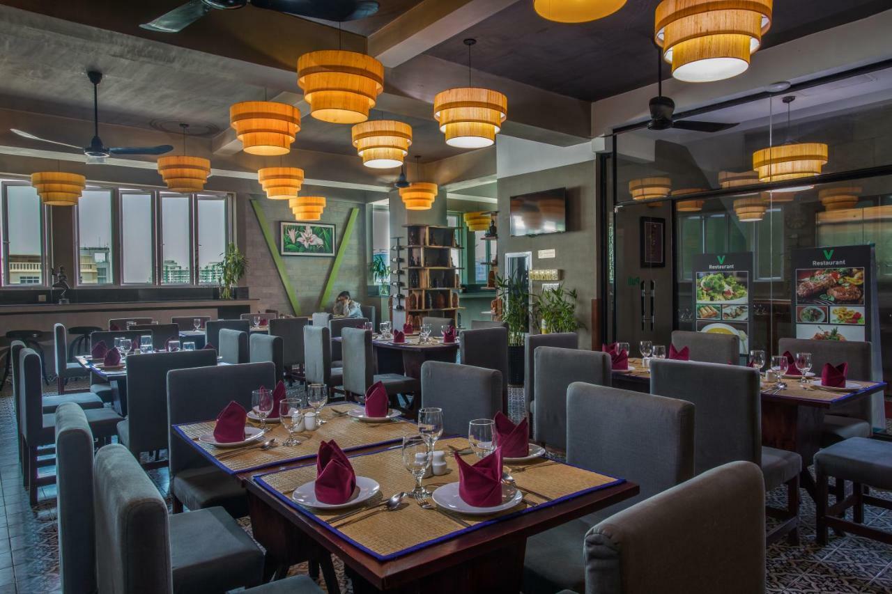 V Hotel Phnom Penh Exterior photo