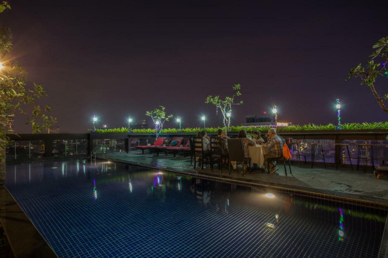 V Hotel Phnom Penh Exterior photo