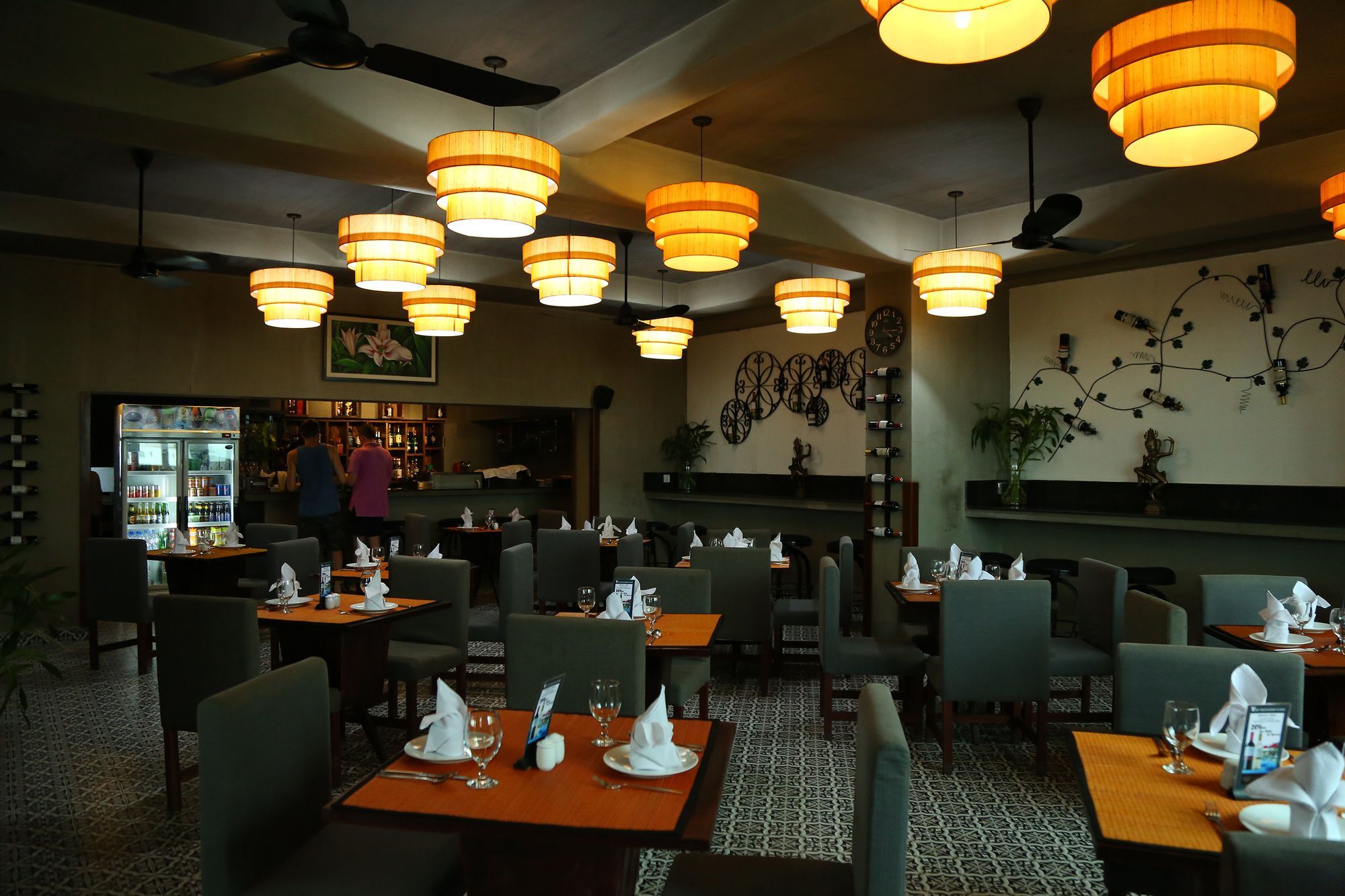 V Hotel Phnom Penh Exterior photo