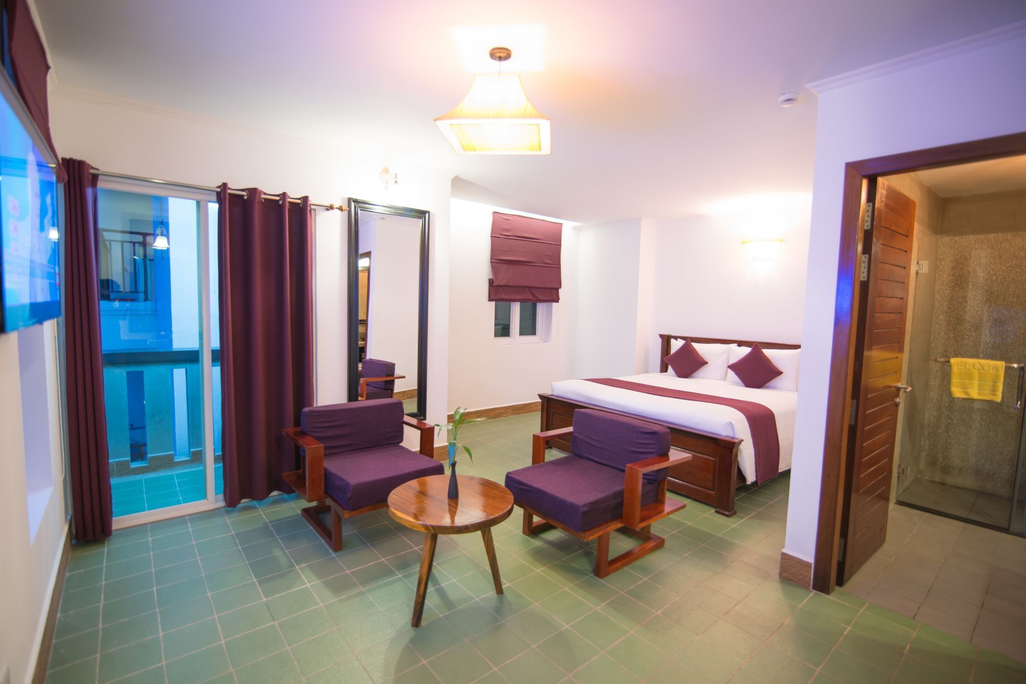 V Hotel Phnom Penh Exterior photo