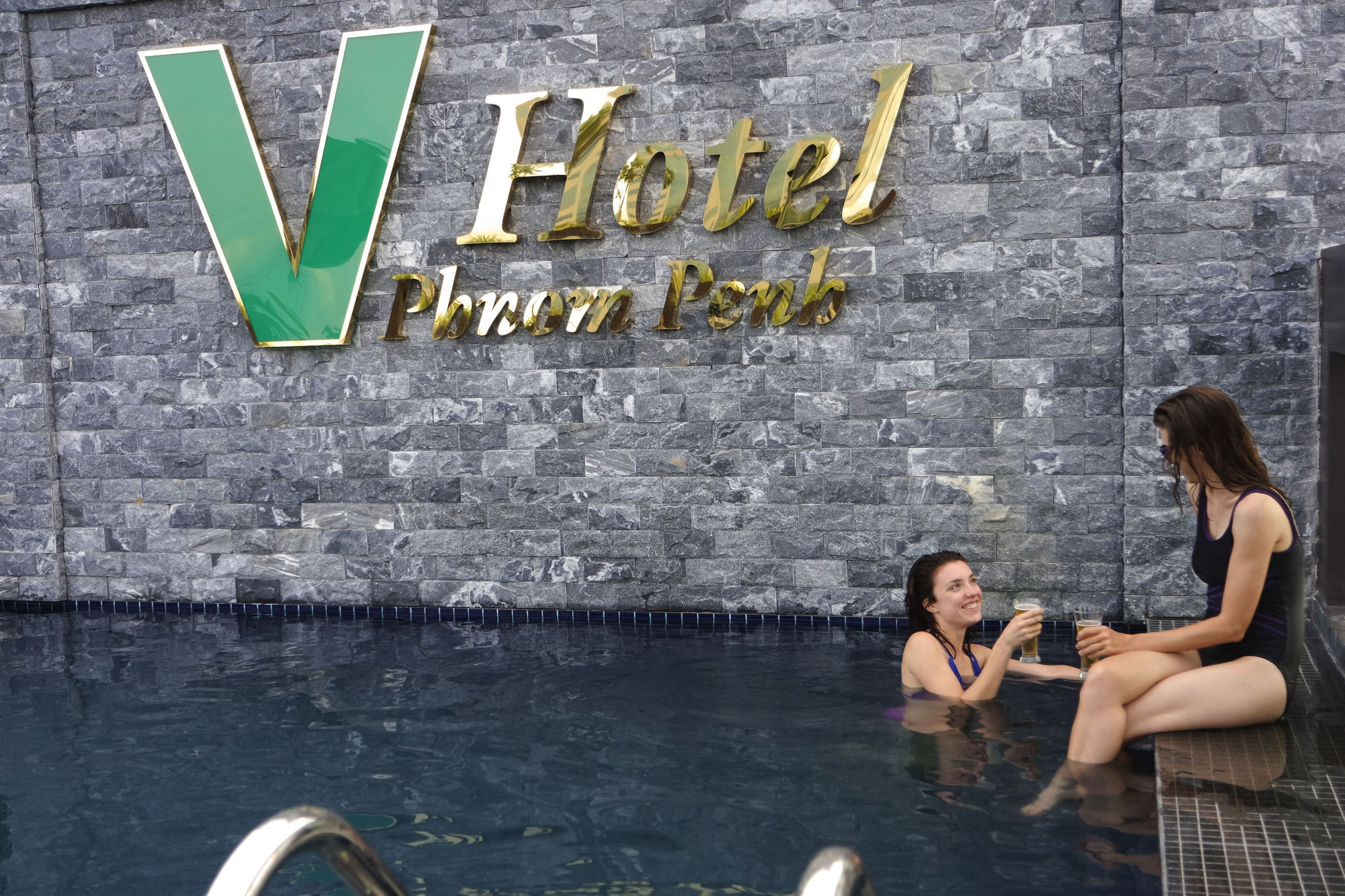 V Hotel Phnom Penh Exterior photo