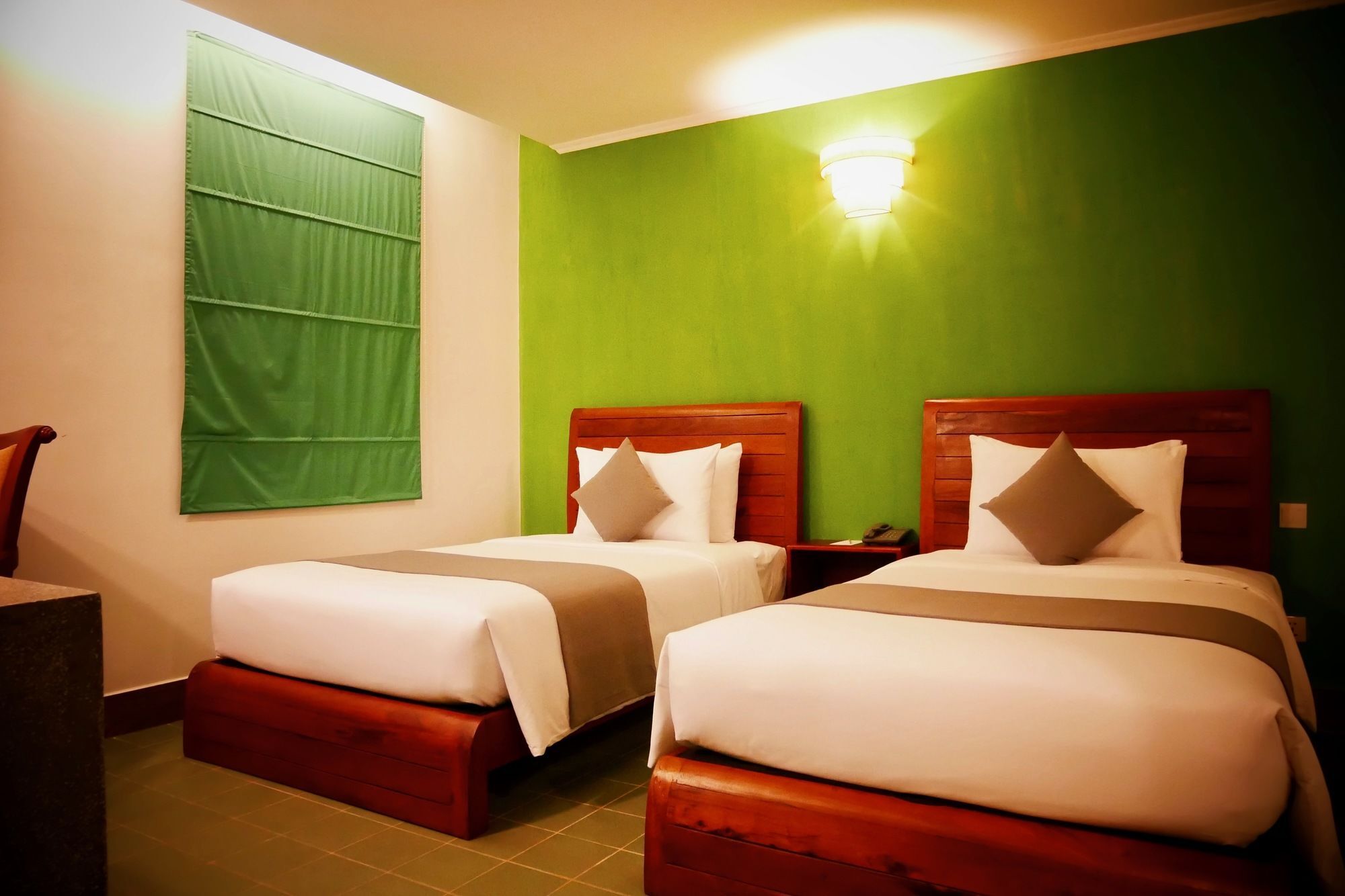 V Hotel Phnom Penh Exterior photo