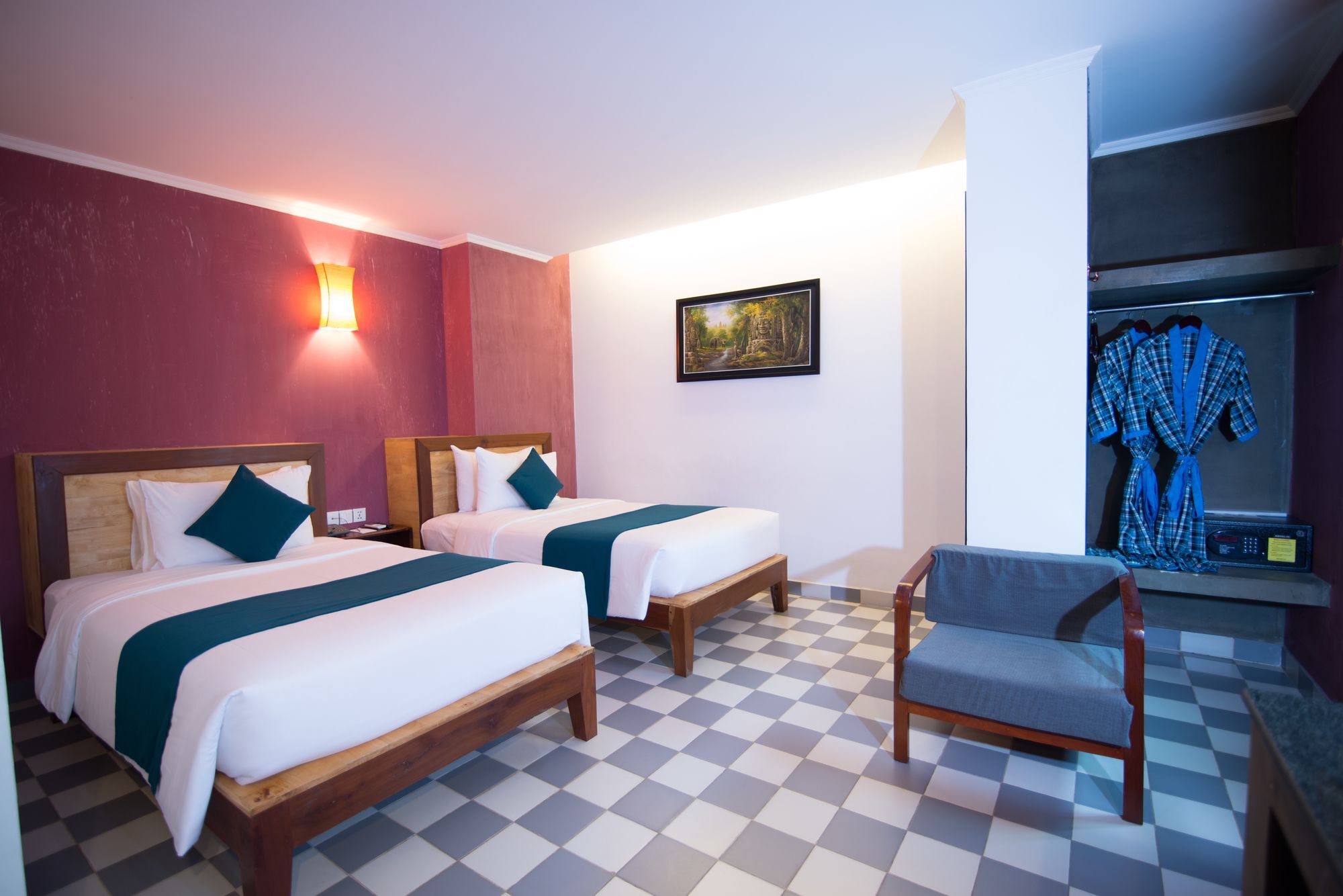 V Hotel Phnom Penh Exterior photo