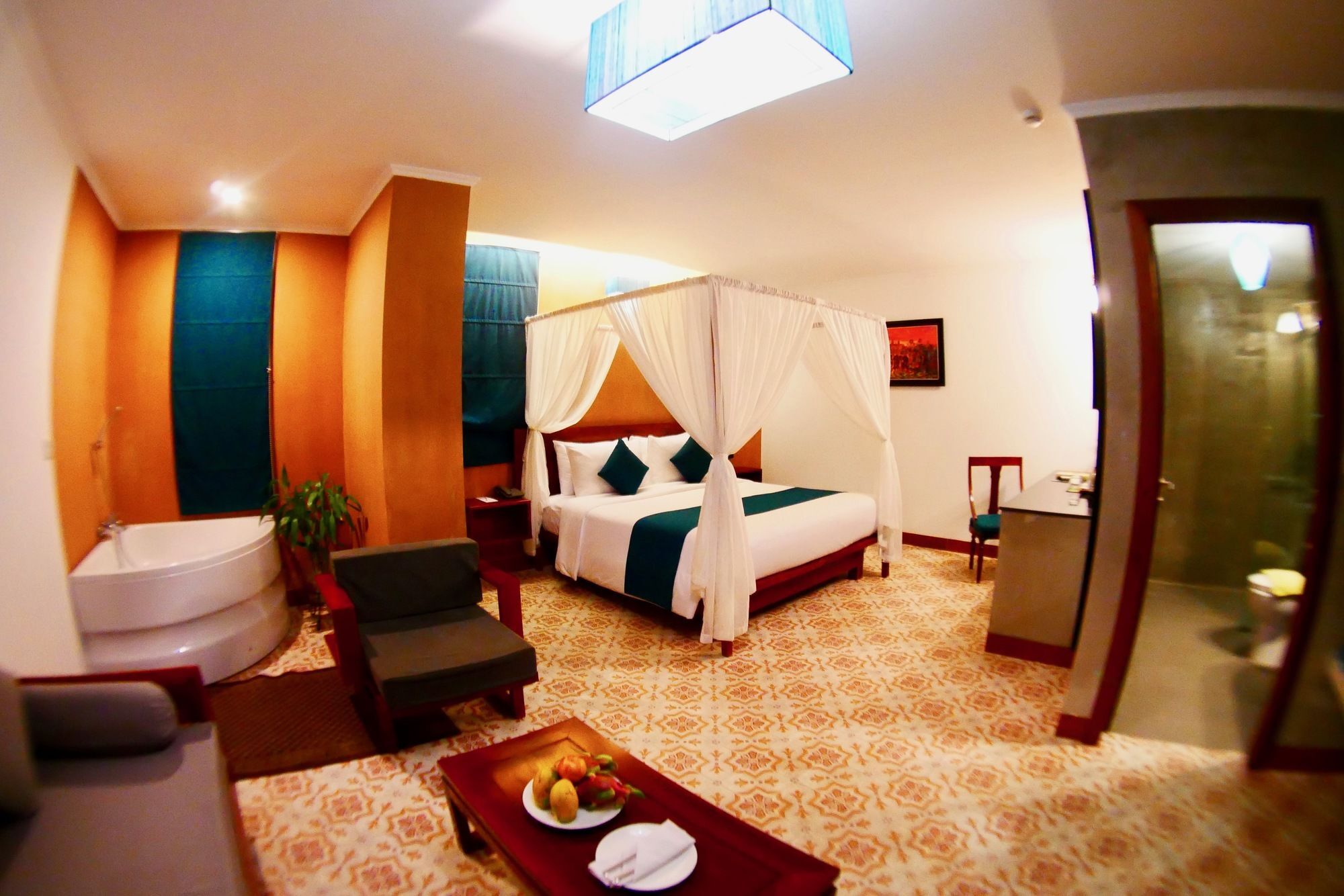 V Hotel Phnom Penh Exterior photo