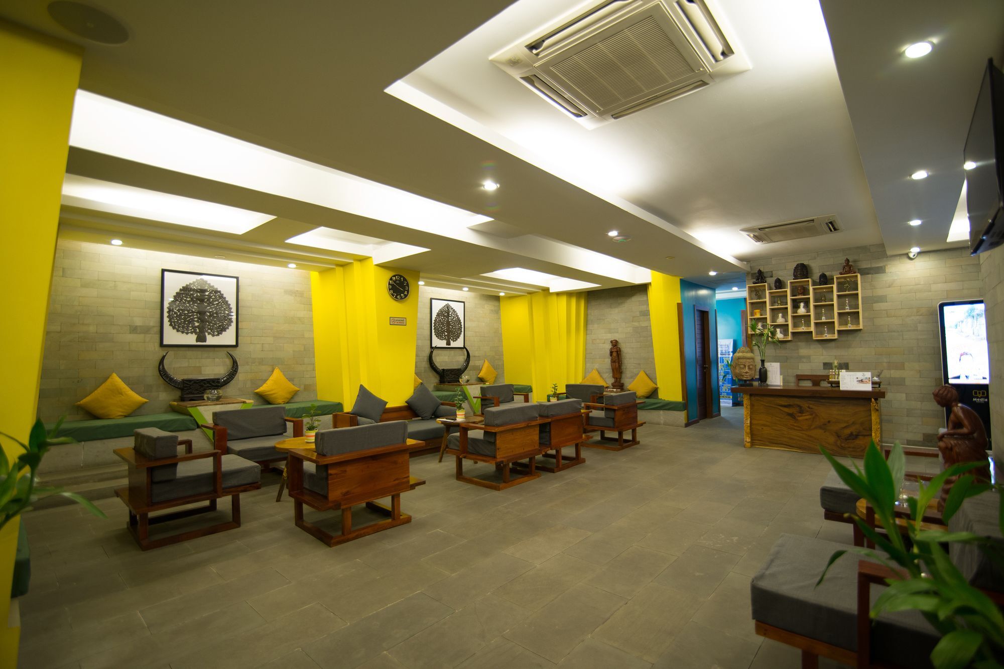 V Hotel Phnom Penh Exterior photo
