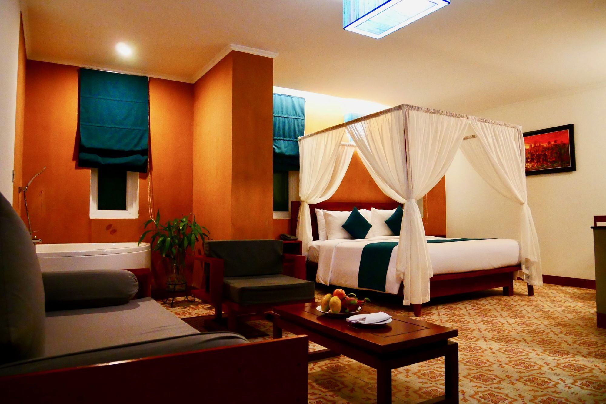 V Hotel Phnom Penh Exterior photo
